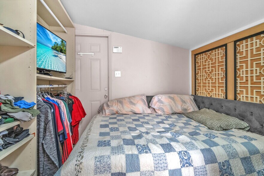 More Photos Of 7151 Taft St, Hollywood Office Residential For Sale