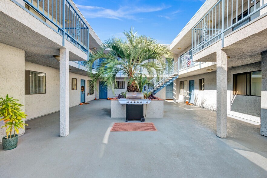 More Photos Of 515 E Elmwood Ave, Burbank Apartments For Sale