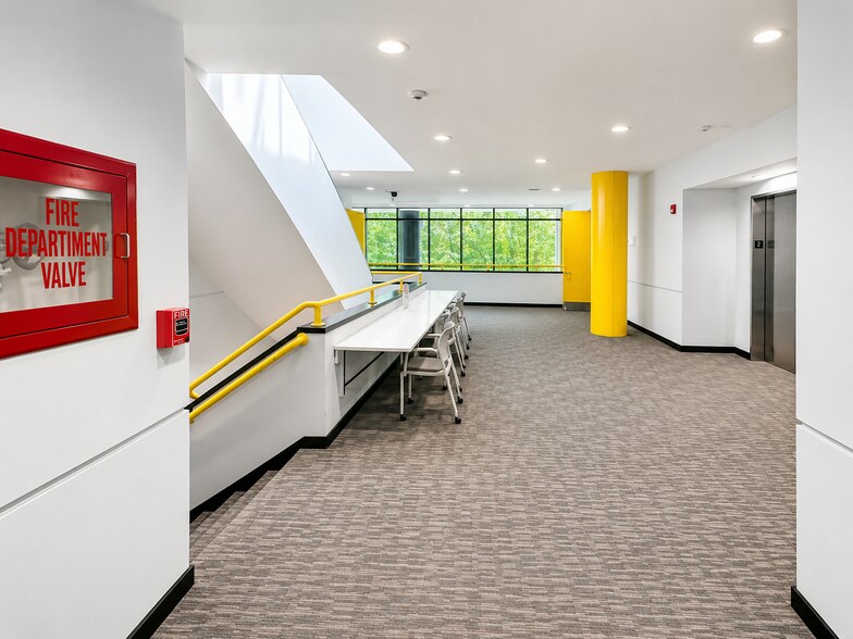 More Photos Of 250 Turnpike Rd, Southborough Loft Creative Space For Sale