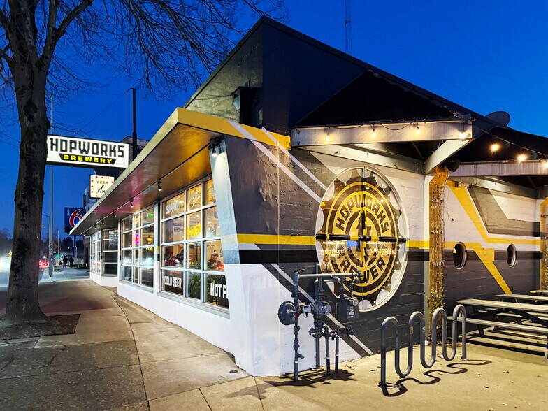 More Photos Of 2944 SE Powell Blvd, Portland Storefront Retail Office For Lease