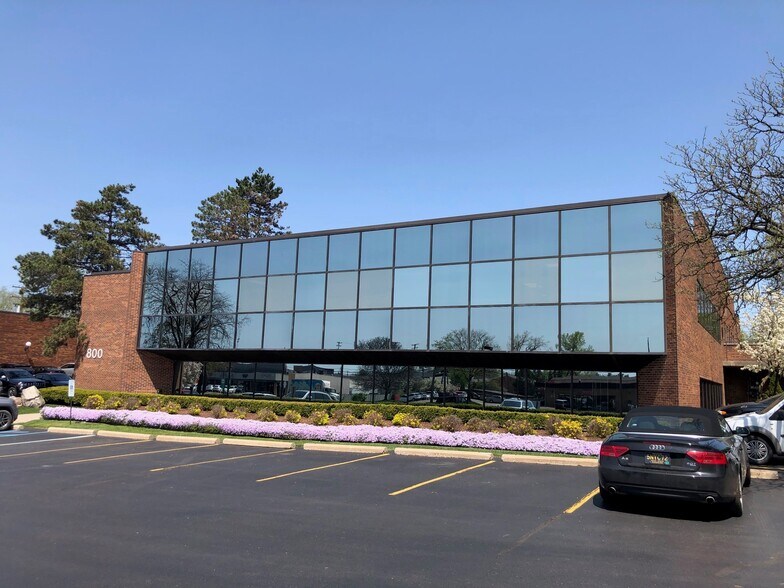 Primary Photo Of 800 W Long Lake Rd, Bloomfield Hills Office For Lease