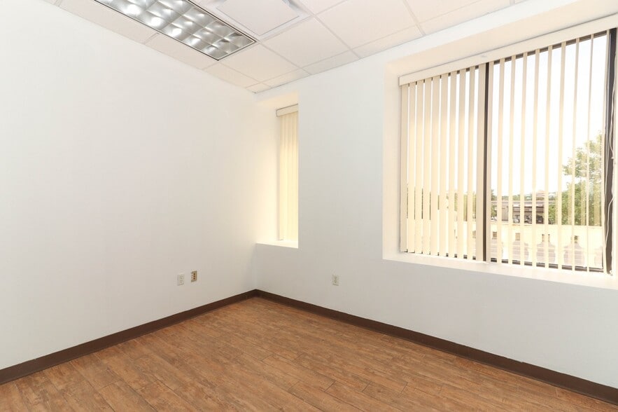 More Photos Of 6735 Conroy Windermere Rd, Orlando Medical For Lease