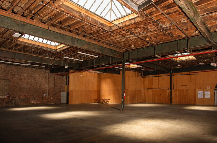More Photos Of 176 Flushing Ave, Brooklyn Warehouse For Lease