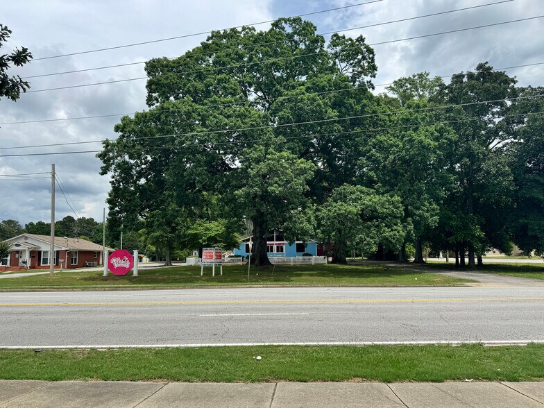 More Photos Of 685 N Jeff Davis Dr, Fayetteville Freestanding For Sale