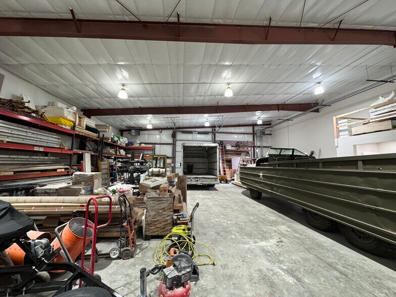 More Photos Of 1525 Country Club Pky, Elkhorn Showroom For Sale