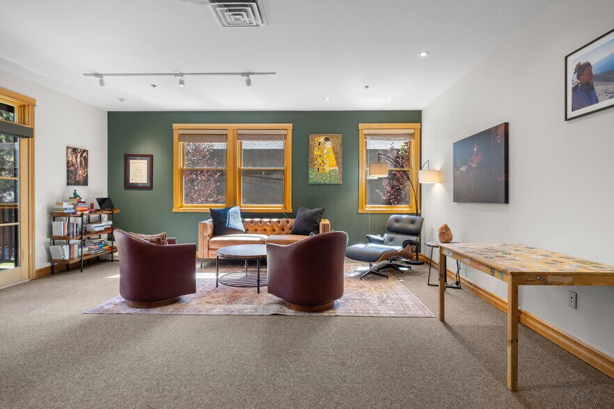 More Photos Of 750 Buckaroo Trl, Sisters Office For Sale