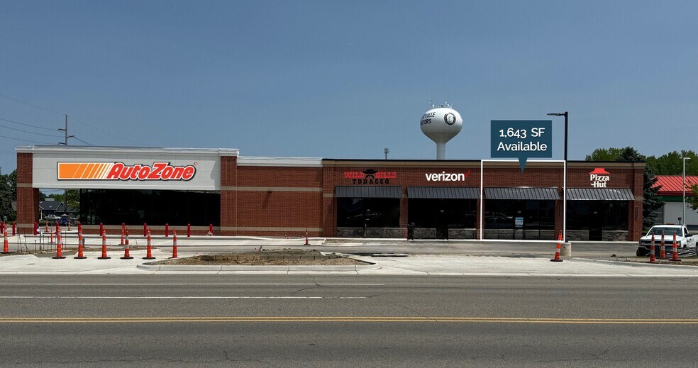 Primary Photo Of 929 S Grand Ave, Fowlerville Restaurant For Lease