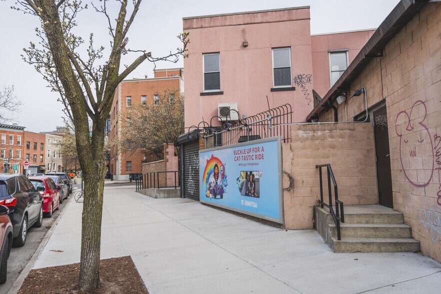 More Photos Of 102-106 Calyer St, Brooklyn Office For Sale