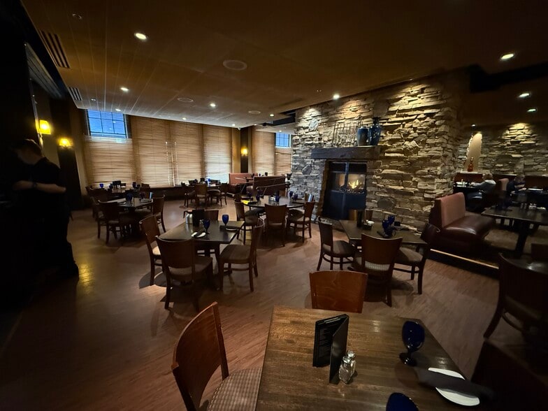 More Photos Of 251-253 7th St W, Saint Paul Storefront Retail Office For Lease