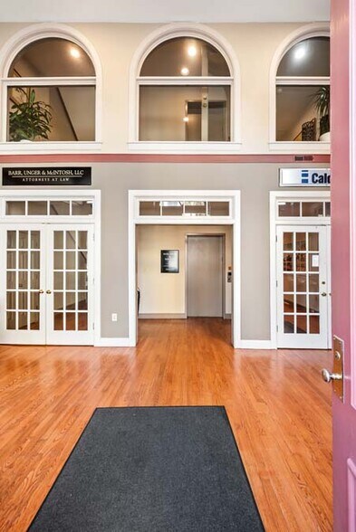 More Photos Of 11 Broad St, Charleston Office Residential For Lease