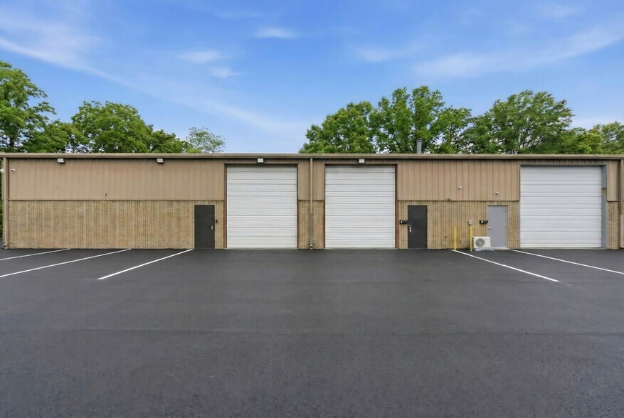 More Photos Of 213 Whitsett Rd, Nashville Warehouse For Lease