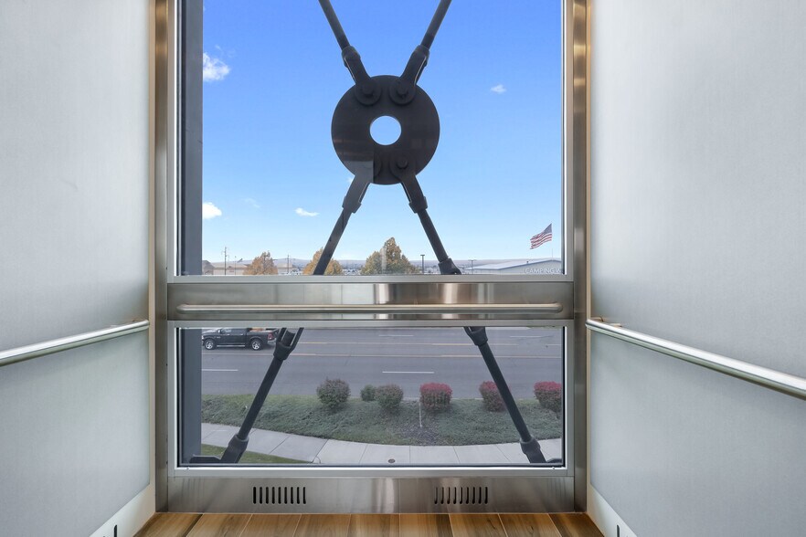 More Photos Of 9425 Sandifur Pky, Pasco Office For Sale