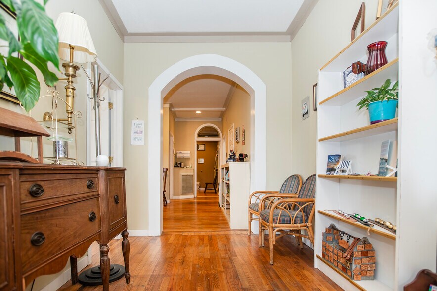 More Photos Of 400 Main St, Clinton Freestanding For Sale