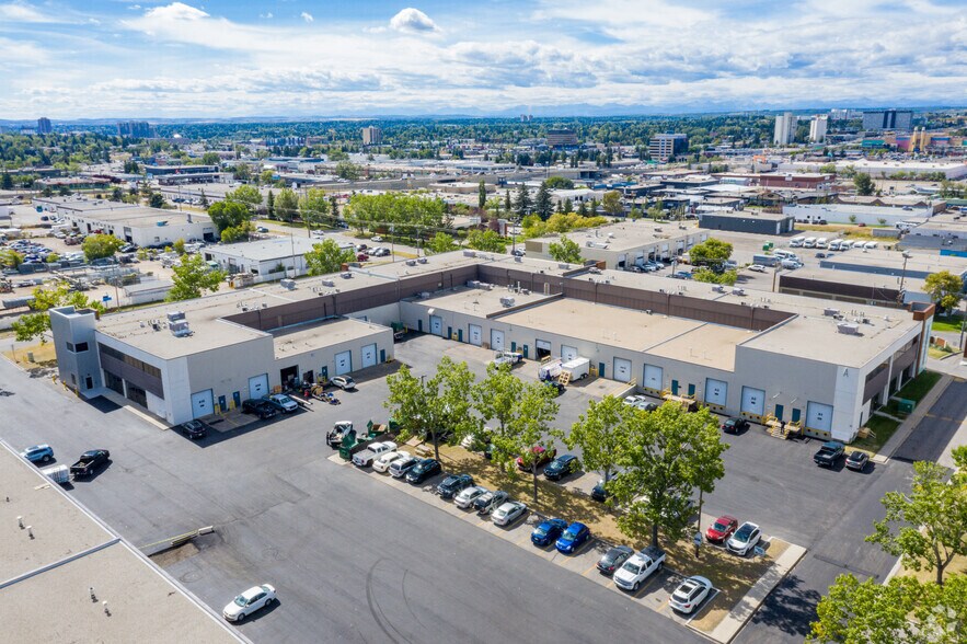 More Photos Of 6120 2nd St SE, Calgary Showroom For Lease