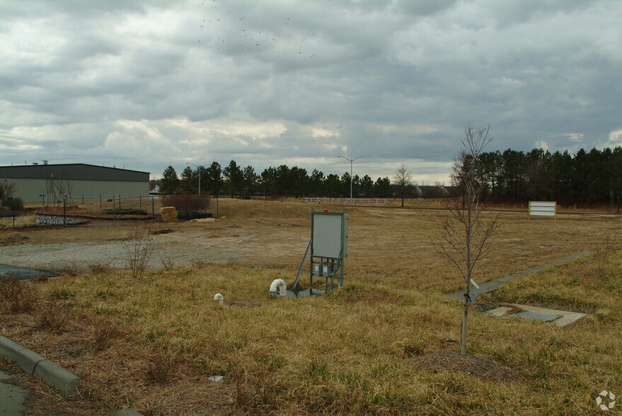 More Photos Of 2445 Castleton Commerce Way, Virginia Beach Warehouse For Lease