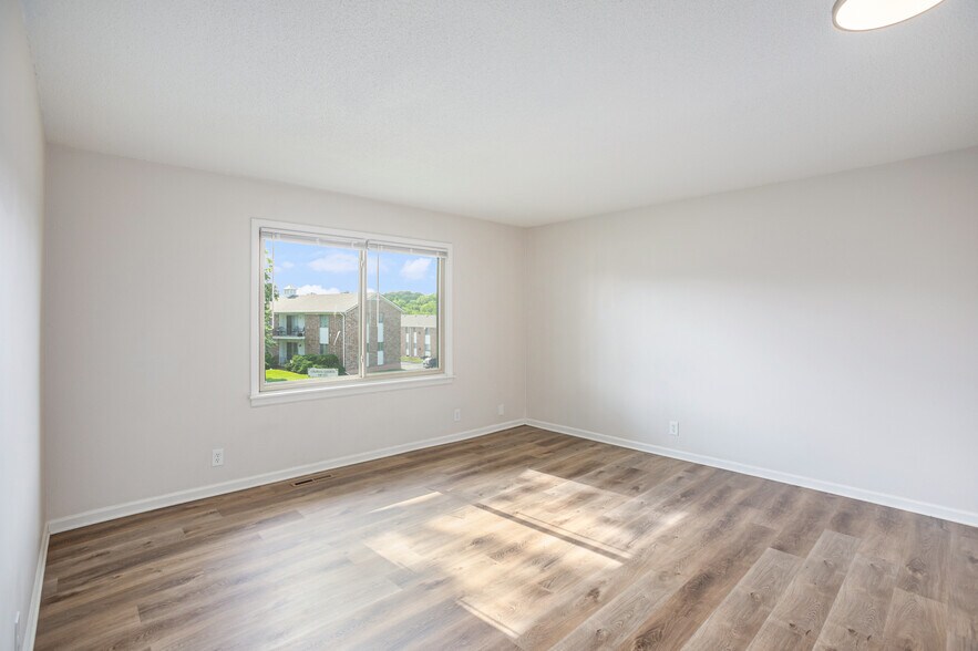 More Photos Of 8831-8837 Glenwood Ct, Overland Park Apartments For Sale