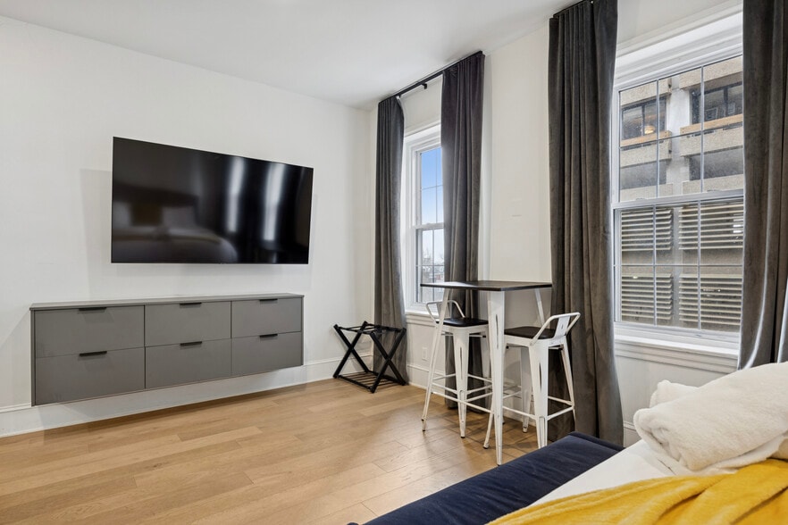 More Photos Of 1325 Spruce St, Philadelphia Hotel For Sale