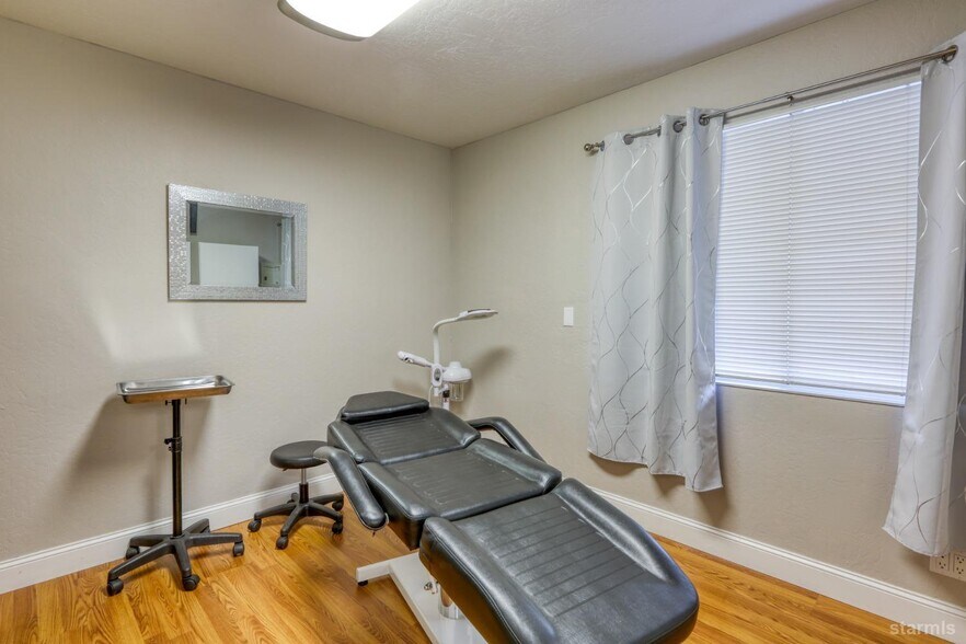 More Photos Of 3816 Pioneer Trl, South Lake Tahoe Office For Sale