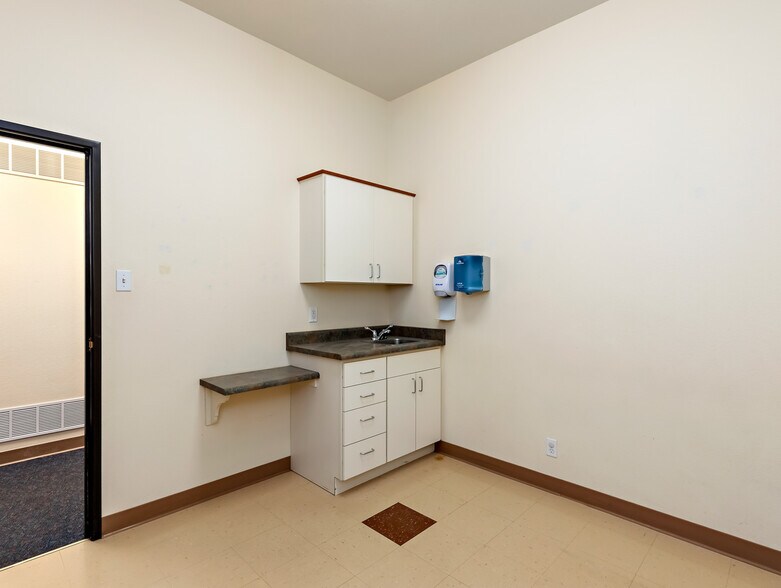 More Photos Of 916 Indiana Ave, Pueblo Medical For Sale
