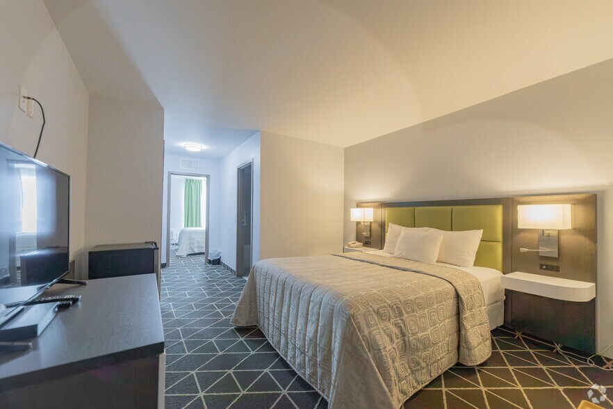 More Photos Of 112 King st, Palmerston Hotel For Sale