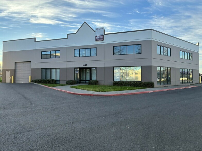 More Photos Of 1057 NW Corporate Dr, Troutdale Warehouse For Lease