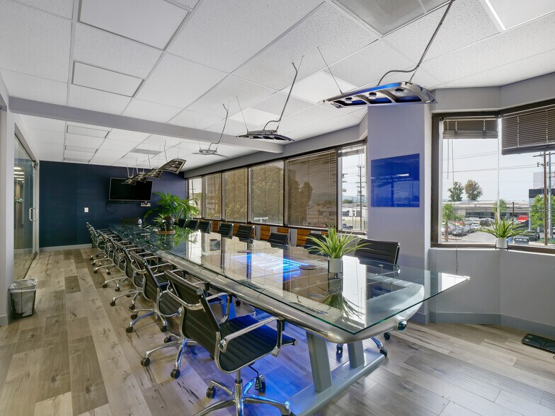 More Photos Of 5900 Sepulveda Blvd, Van Nuys Office For Sale