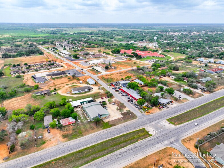 More Photos Of 2301 10th St, Floresville Light Distribution For Sale