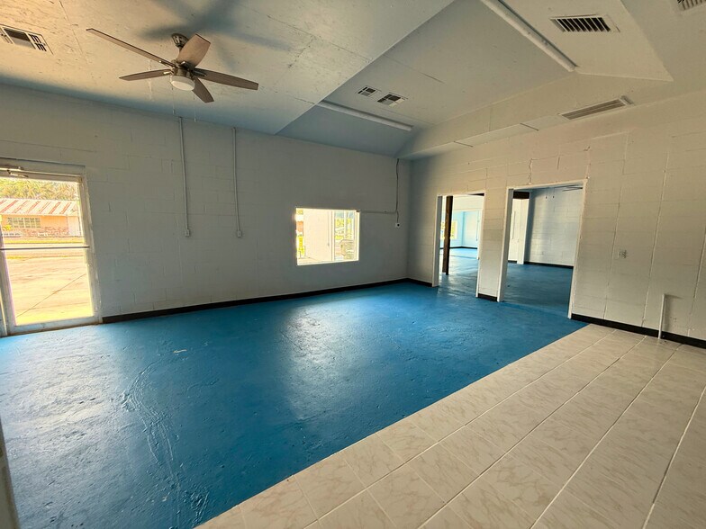 More Photos Of 3851 Harrington st, Oak Park Freestanding For Sale