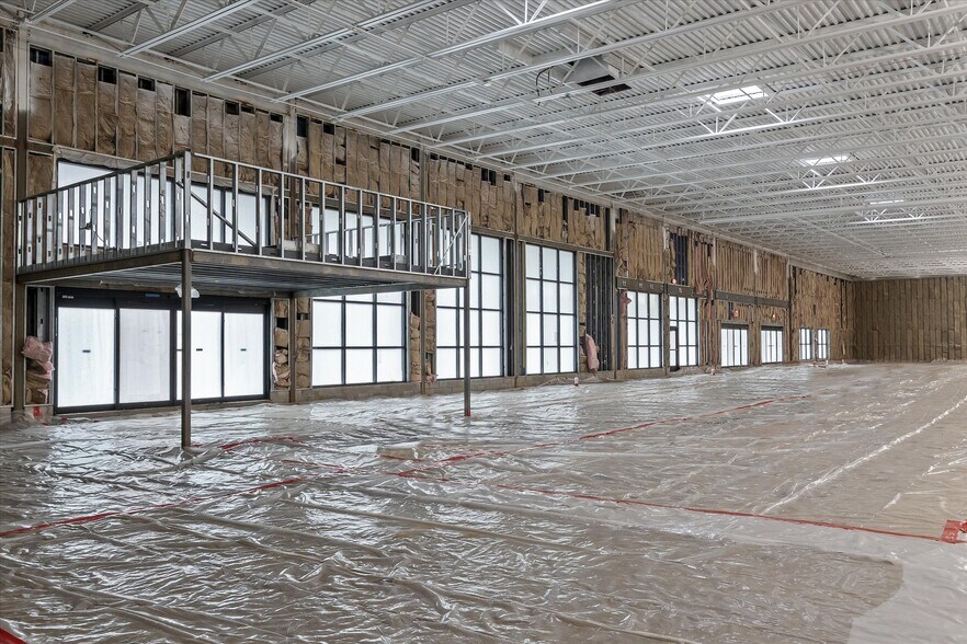More Photos Of 41128-41496 Ann Arbor Rd E, Plymouth Storefront For Lease