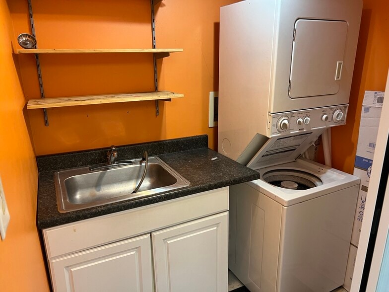 More Photos Of 8022 Old Alexandria Ferry Rd, Clinton Light Distribution For Sale