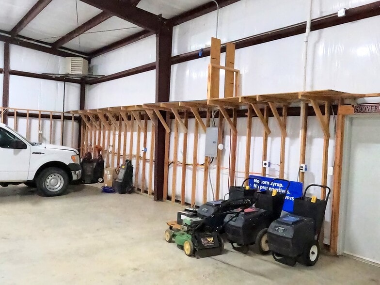 More Photos Of 403 N Donation St, Tioga Flex For Sale