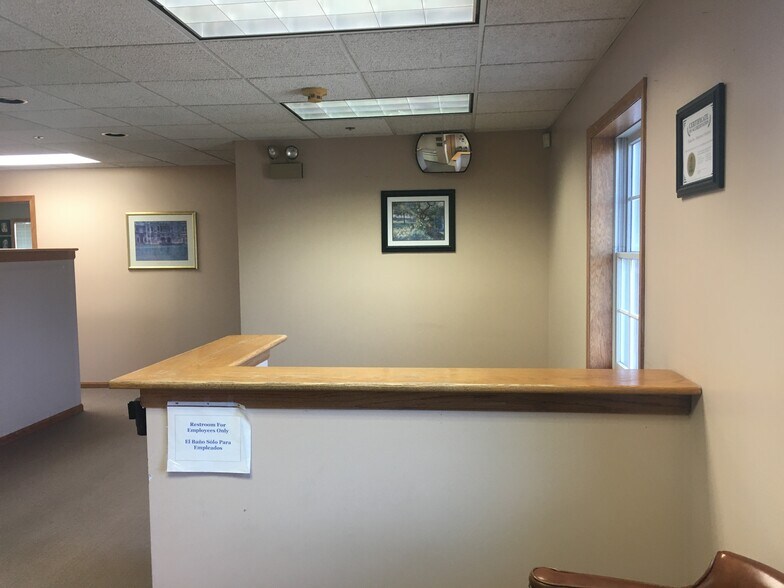 More Photos Of 1015-1025 W Wise Rd, Schaumburg Office For Sale