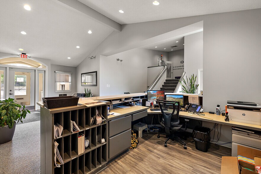 More Photos Of 20789 Harper Ave, Harper Woods Office For Sale