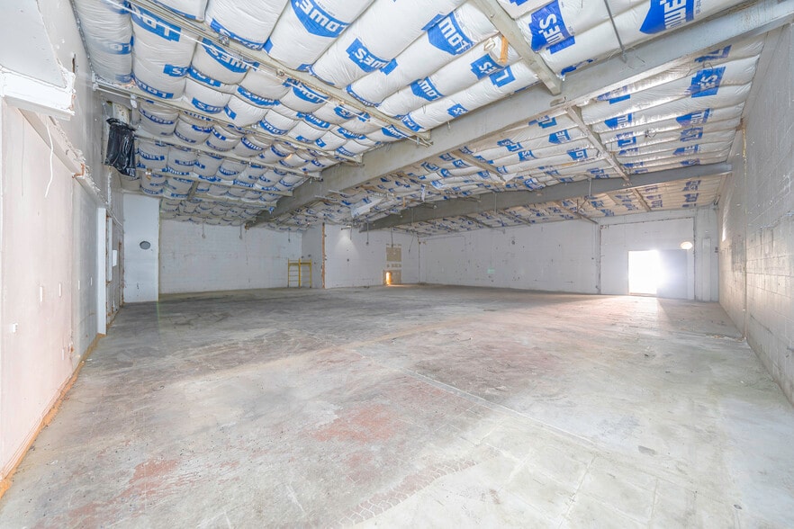 Primary Photo Of 6943 Eton Ave, Canoga Park Manufacturing For Lease