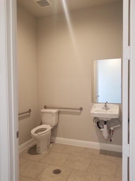 More Photos Of 3951 Alma Rd, McKinney Office For Sale