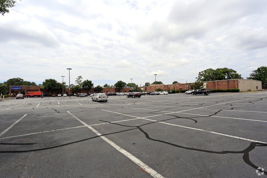 More Photos Of 13015 Abercorn St, Savannah Freestanding For Lease
