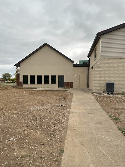 More Photos Of 301 Kienle Dr, Piqua Storefront Retail Office For Lease