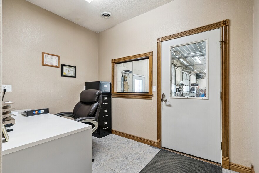 More Photos Of 702 Short St, Decorah Office For Sale