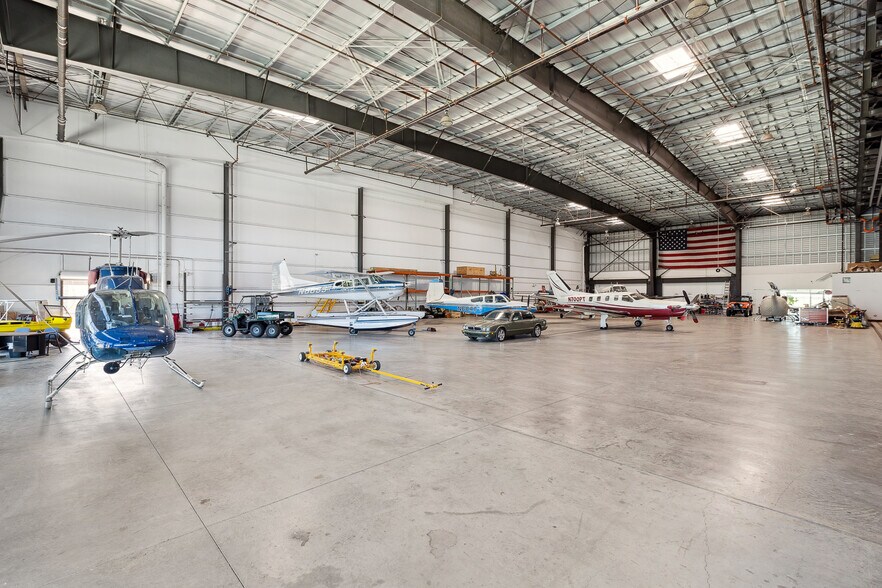 More Photos Of 800 Aviation Dr, Camarillo Airplane Hangar For Sale