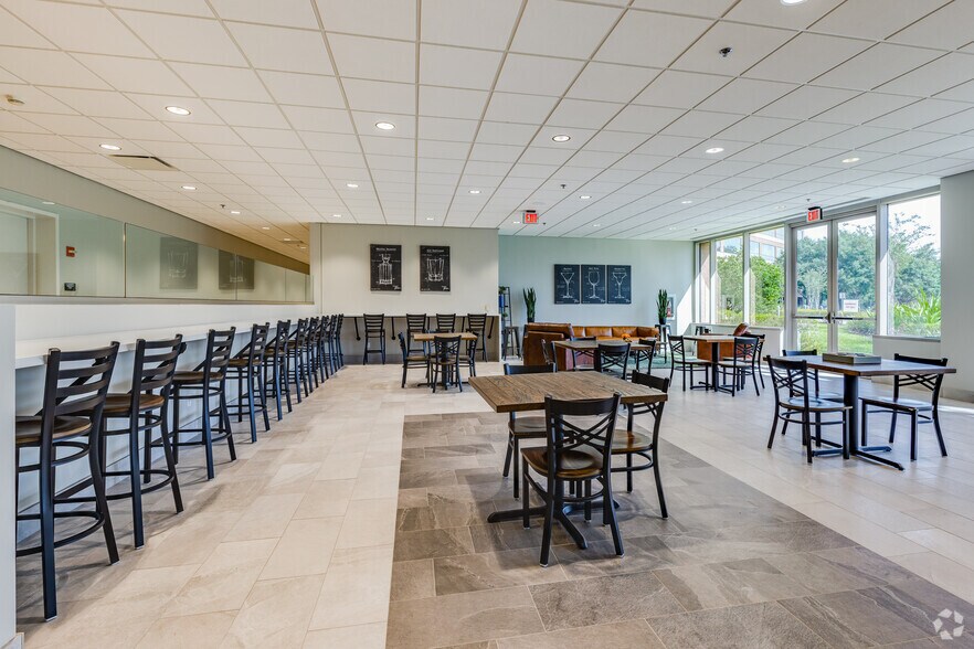 More Photos Of 2300 Discovery Dr, Orlando Office For Lease