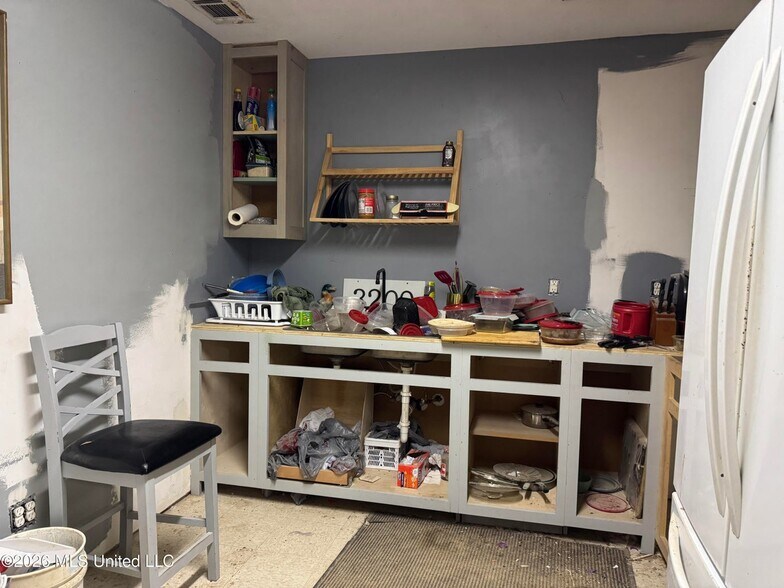 More Photos Of 3200 Dolphin Dr, Gautier Auto Repair For Sale