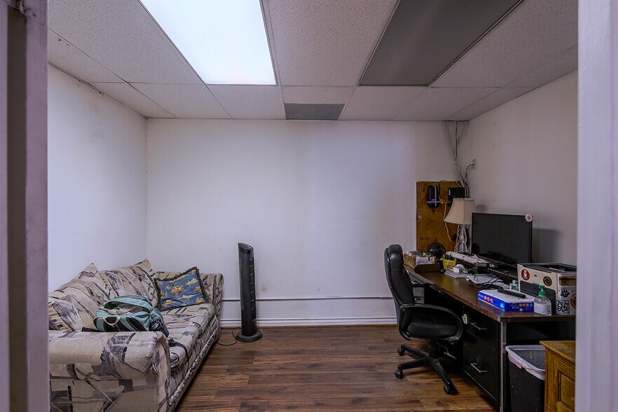 More Photos Of 227 W Maple Ave, Monrovia Manufacturing For Lease
