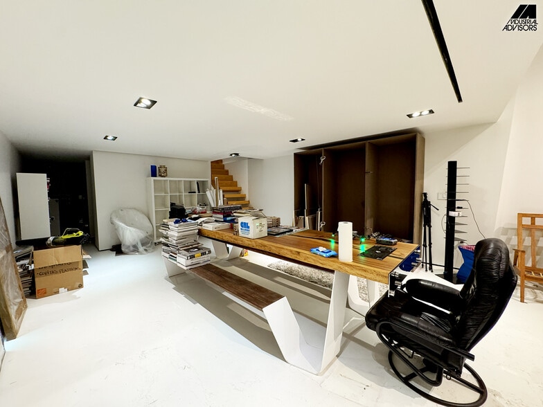 More Photos Of 2310 W 79th St, Hialeah Warehouse For Sale