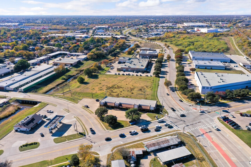More Photos Of 915-921 N Mill St, Lewisville Office For Sale