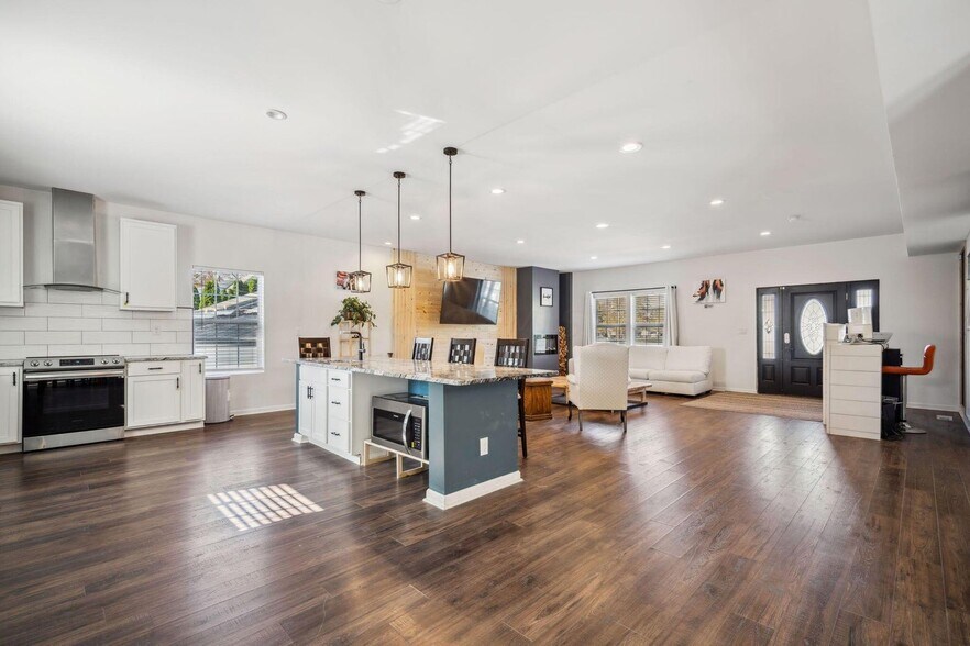 More Photos Of 4677 E Livingston Ave, Columbus Specialty For Sale