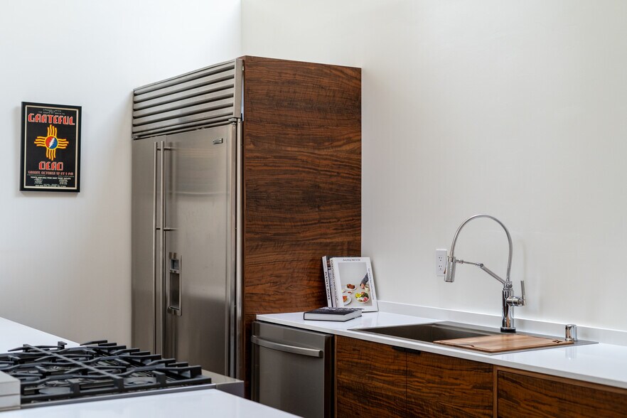 More Photos Of 310 Johnson St, Santa Fe Specialty For Sale