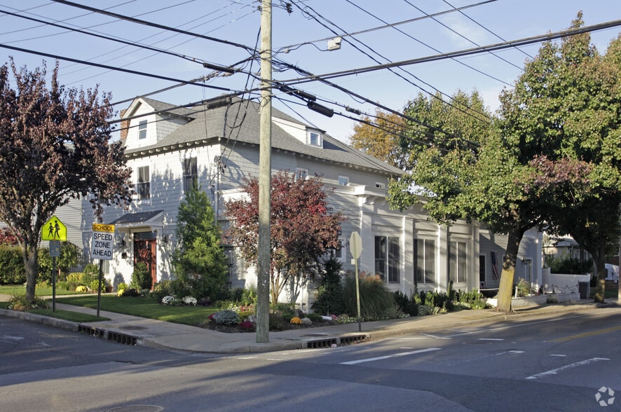 More Photos Of 241 Rushmore Ave, Carle Place Office For Sale