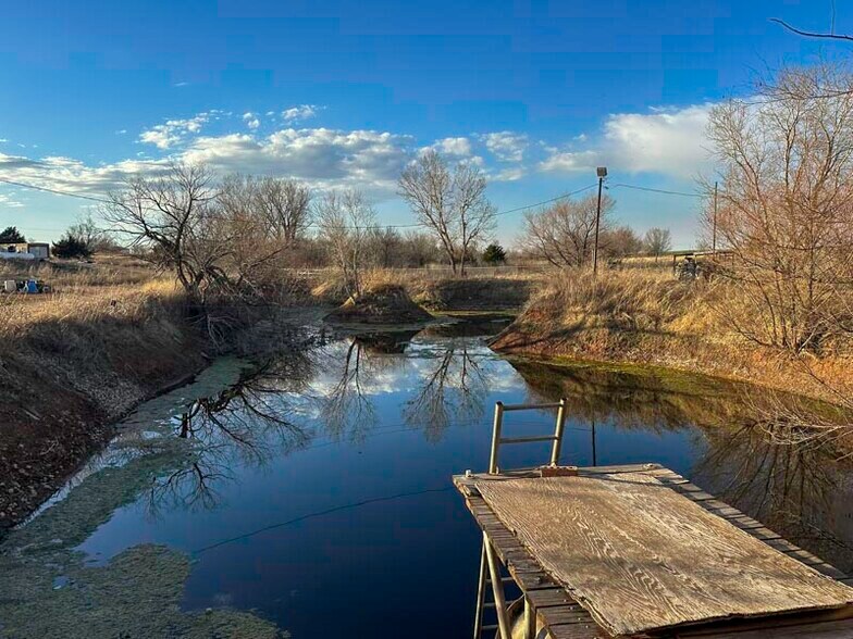 More Photos Of 17201 S Highway 81, Bison Warehouse For Sale