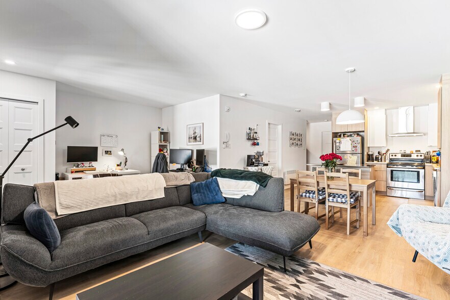 More Photos Of 365 Rue Adams E, Richmond Apartments For Sale