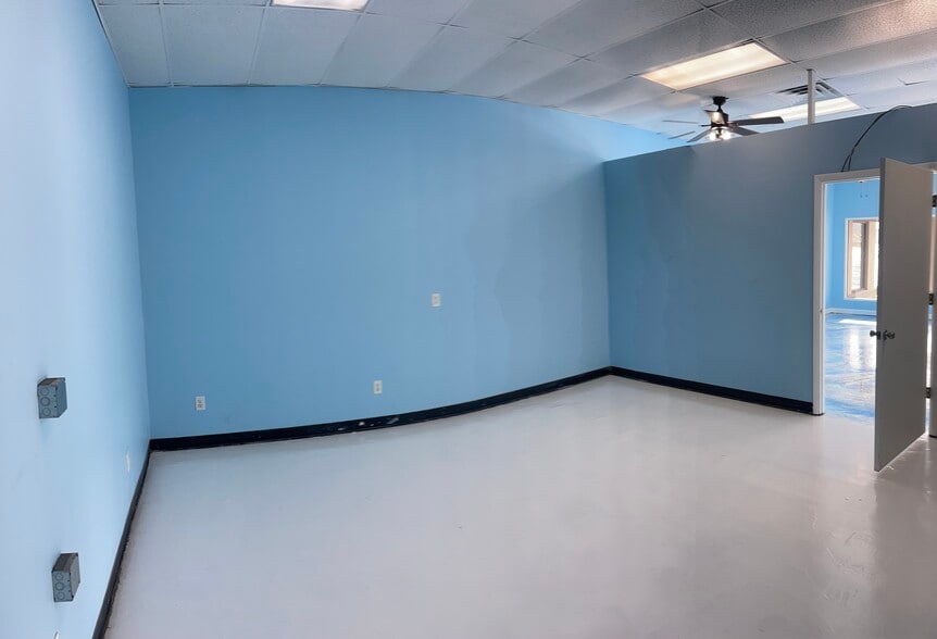 More Photos Of 1562 Akron Peninsula Rd, Akron Storefront For Lease